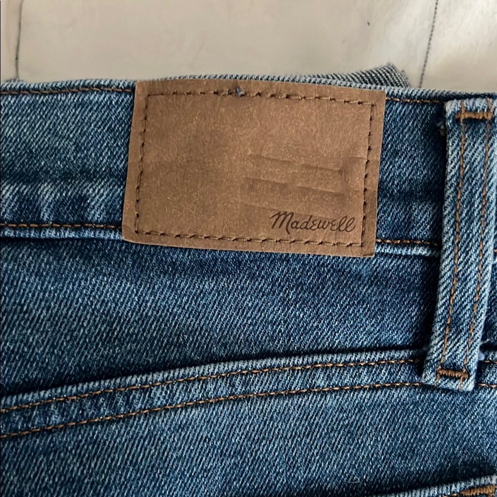 Madewell The Perfect Vintage Straight Jean.